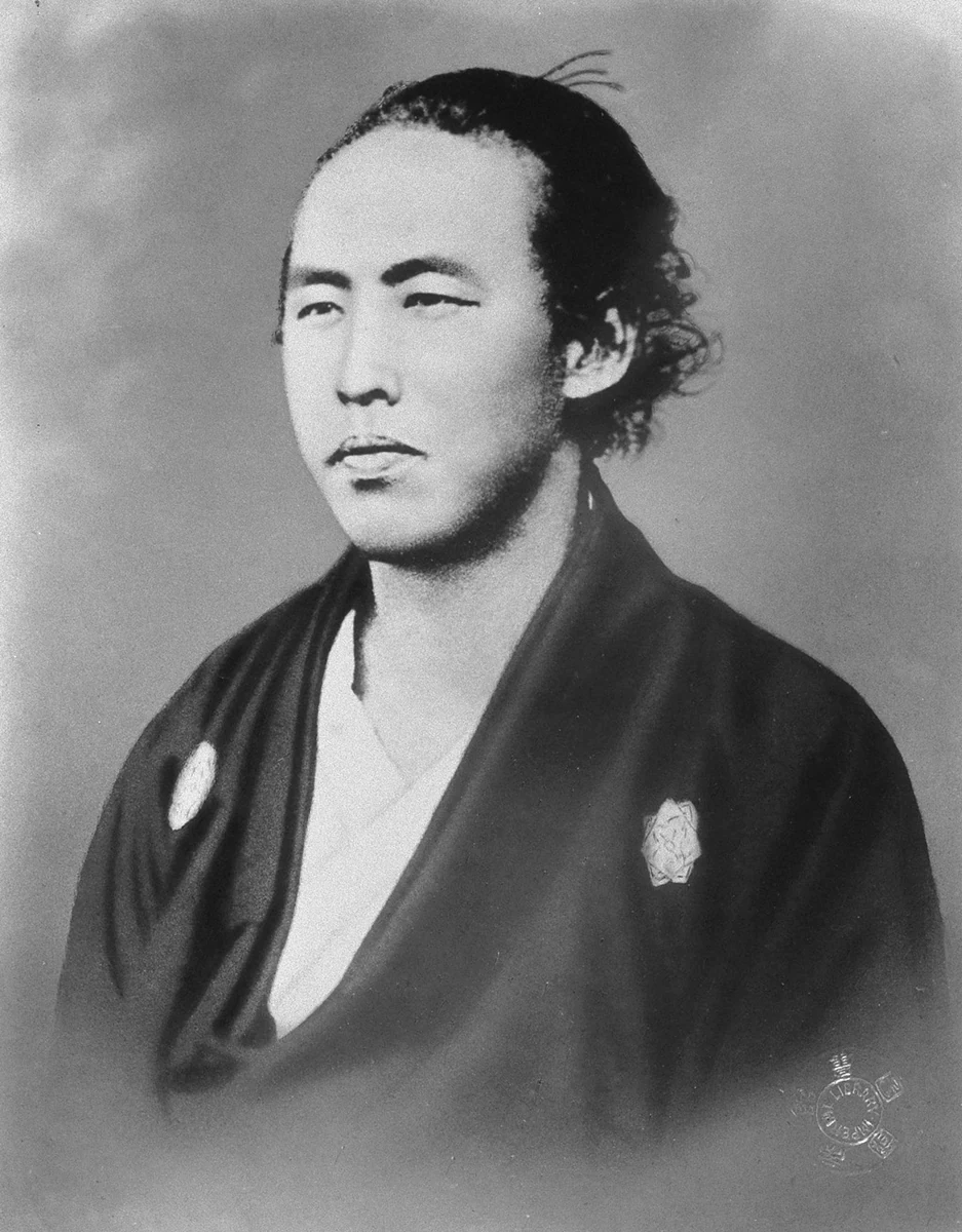 Photographic portrait of Sakamoto Ryōma. Before 1867.