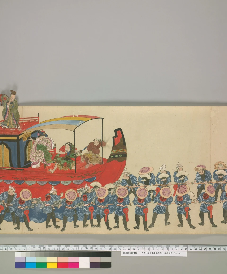 A manuscript fragment shows part of a red boat-stage at left and rope pullers in patterned blue garments and hats at right, with grey backing and a modern recording scale.