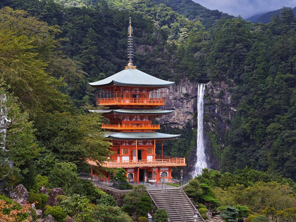 View of Kōyasan to Kumano: Sacred Sites of the Kii Mountains